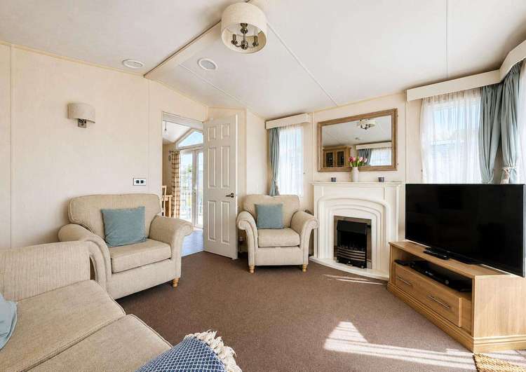 23034C⭐ – Chelsea area, 2 bed, 6 berth caravan with decking. Opal Rated. Preview 5