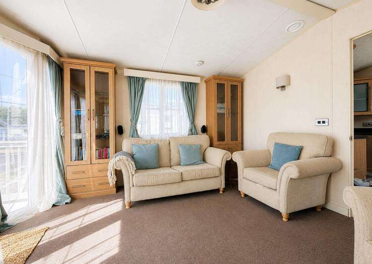 23034C⭐ – Chelsea area, 2 bed, 6 berth caravan with decking. Opal Rated. Preview 4