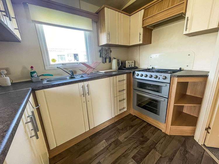 46443V⭐ – Valley Farm, 3 bed, 8 berth caravan with C/H and D/G. Ruby rated. Preview 5