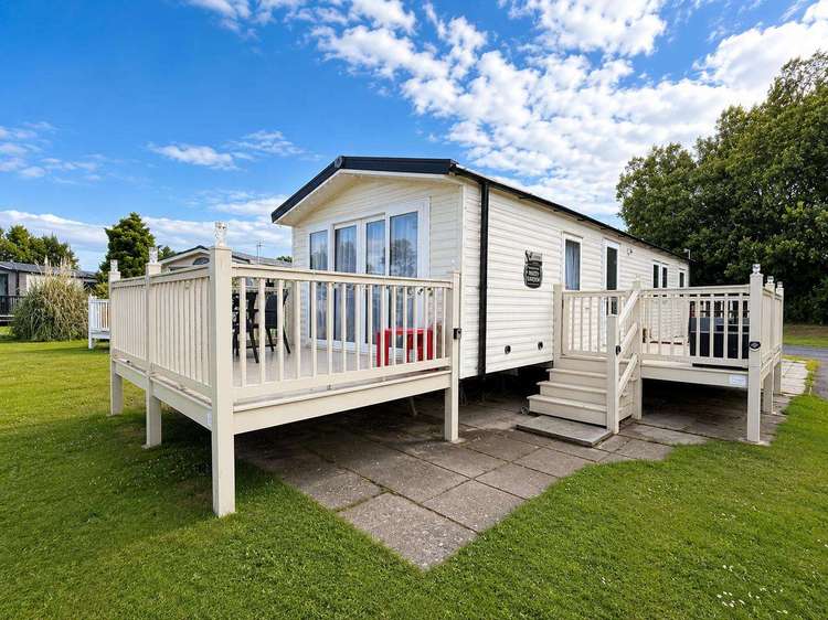 33057CL⭐ – Cedar Lake area, 3 bed, 8 berth caravan with lake view and decking. Diamond rated Preview 0