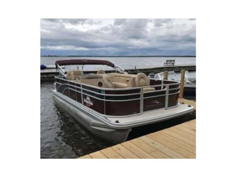 Bennington Pontoon 70HP Preview 0