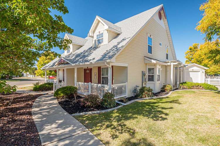 Bright Star Bungalow Vacation Rental Preview 0