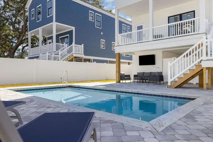 Garden City Private home w/pool Preview 0