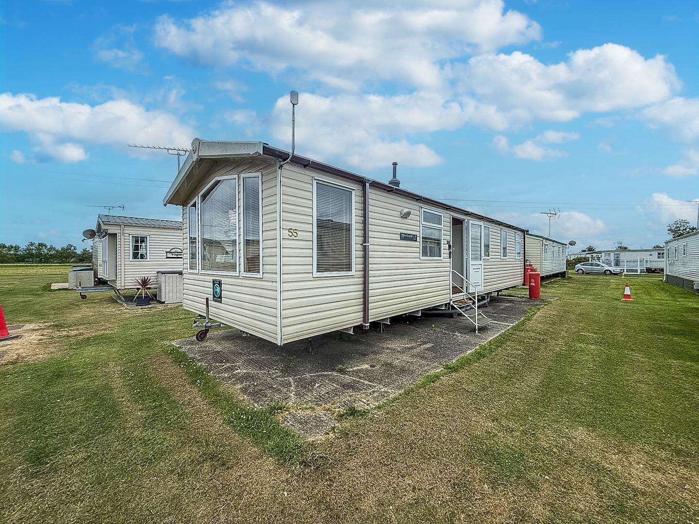 Discover your perfect UK getaway for 2026 in this 8 berth static caravan located in the charming coastal village of Scratby, Norfolk. - property