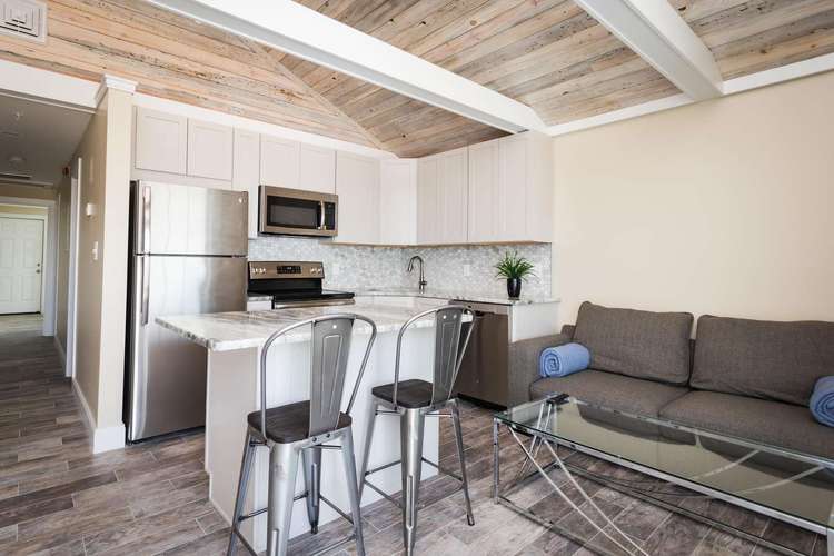 911 | Bernies Suites Unit 1L Preview 0