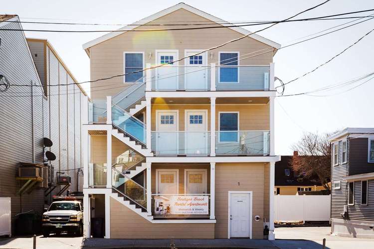 913 | Bernies Suites Unit 2L Preview 0