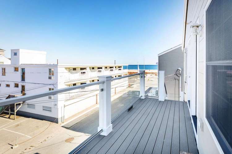 915 | Bernies Suites Unit 3L Preview 0